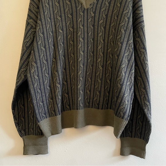 Vintage Black & Olive Green Patterned V-Neck Sweater – Size XL EUC – 30% Wool - Picture 6 of 13